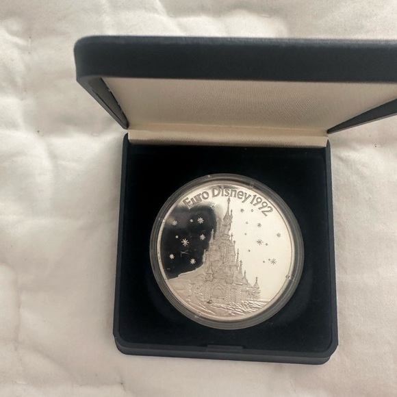 coin from Euro Disney - Picture 2 of 4